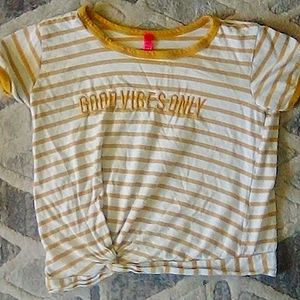 "Good vibes only" scrunched tee